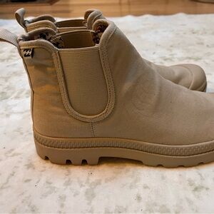 Billabong canvas boots